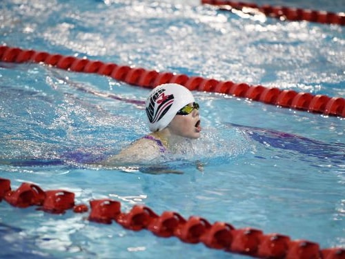 Swim race in swimming pool